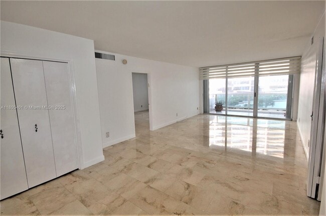 Building Photo - 5161 Collins Ave