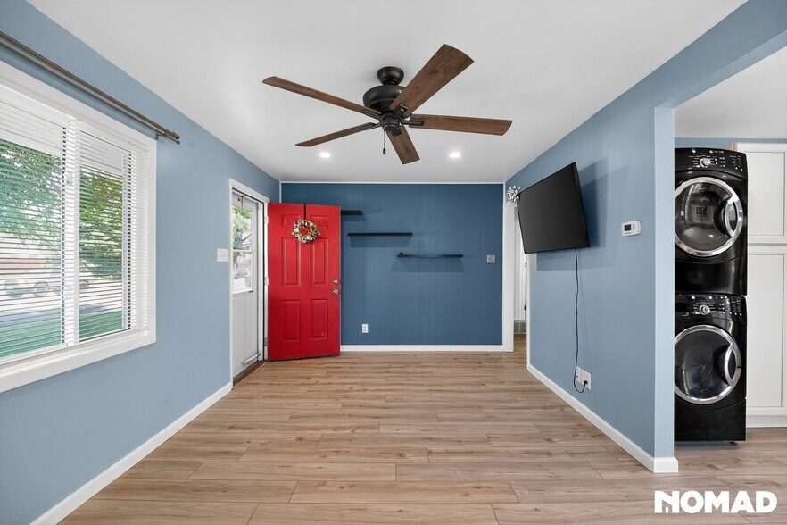 Building Photo - 2520 S Knox Ct