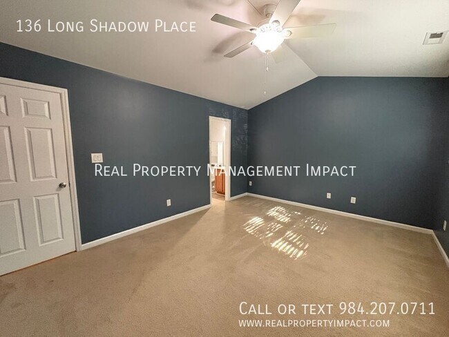 Building Photo - 136 Long Shadow Pl