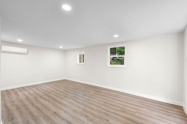 Building Photo - 1036 Seymour Ave