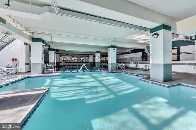 Building Photo - 307 Yoakum Pkwy