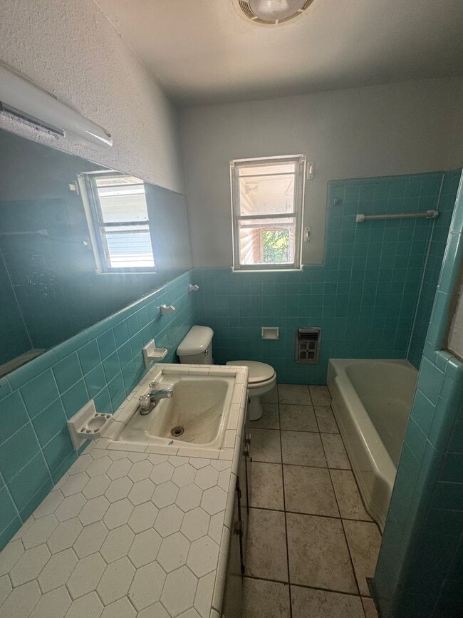 Building Photo - 3 BEDROOM 1 BATHROOM HOME FOR RENT!