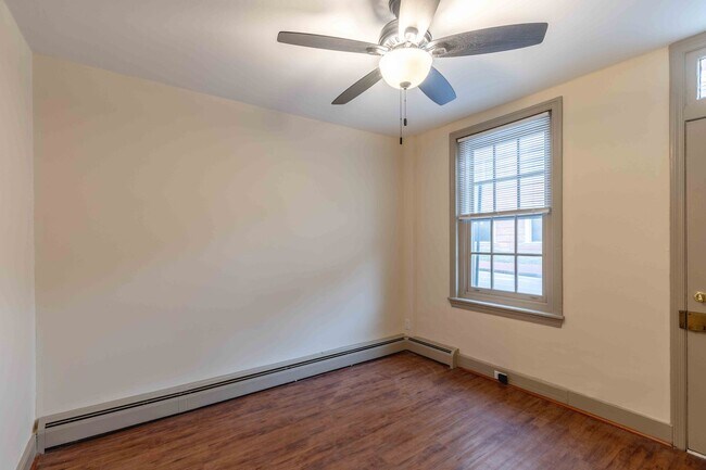 Building Photo - 2 bed/1 bath Townhome in WC Boro w/Off Street Parking