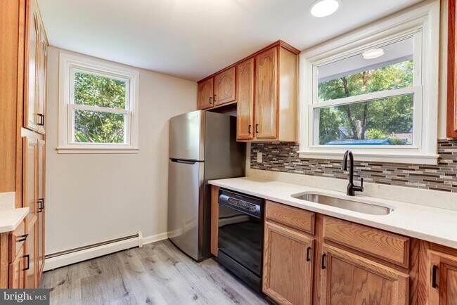 Building Photo - 4111 Hemingway Dr