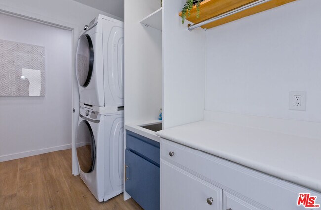 Building Photo - 2660 N Farrell Dr