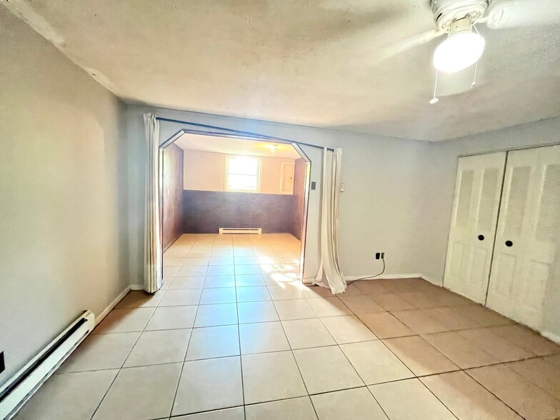 Building Photo - 109 Bolton Ave