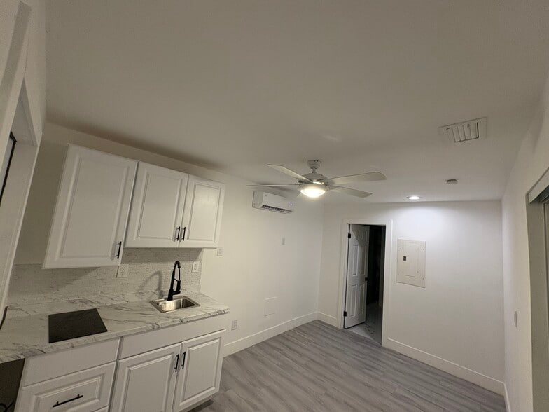 Primary Photo - 2210 NW 31st Ave