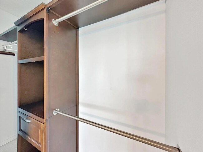 Building Photo - 501 Lake Shore Dr