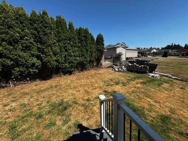 Building Photo - 2 Bedroom + Bonus Room + Loft Hansville Ho...