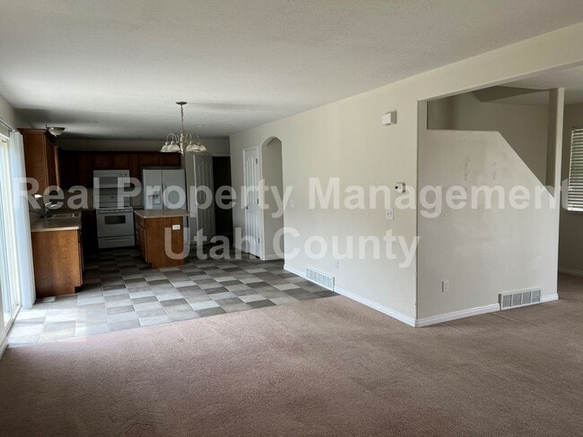 Building Photo - Pet Friendly Home with Fully fenced back yard