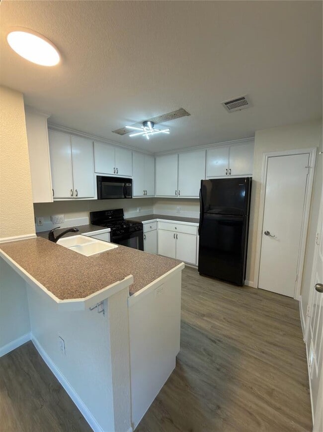 Building Photo - 5805 Kevin Kelly Pl