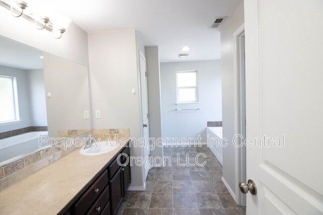 Building Photo - 20278 Knightsbridge Pl