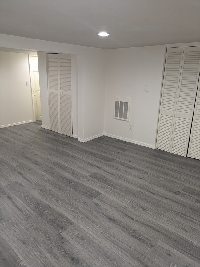 Building Photo - 1547 Sturgus Ave S