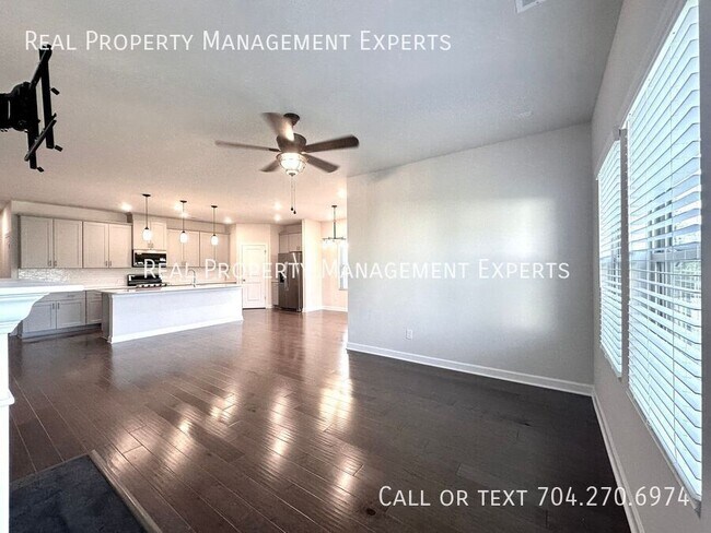 Building Photo - 3012 Striped Maple Ct