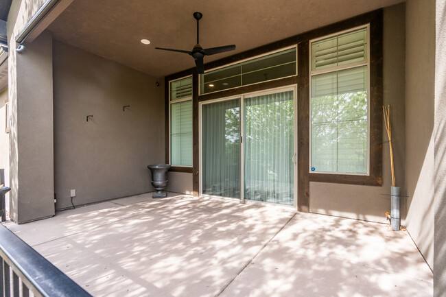 Building Photo - 2094 Two Wood Dr