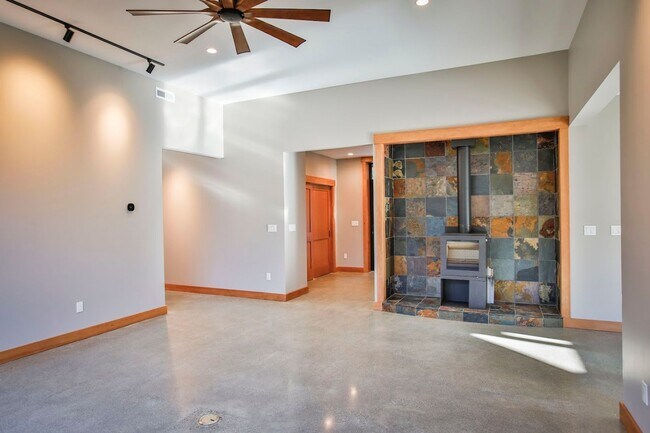 Building Photo - Private, Custom Home in Greenbank!
