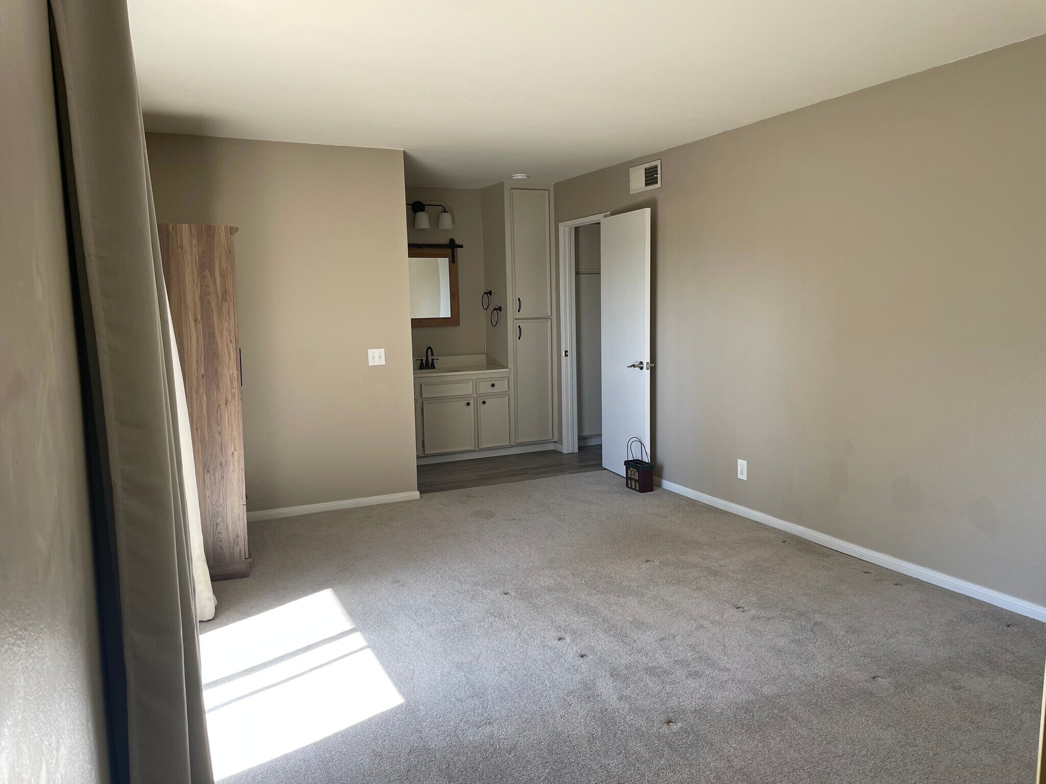 Bedroom - 5350 Baltimore Dr