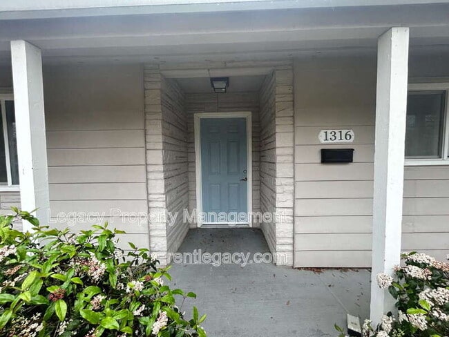 Building Photo - 1316 Sebastian Way