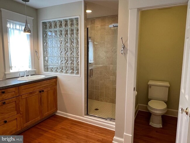 Building Photo - 2237 N Wakefield St