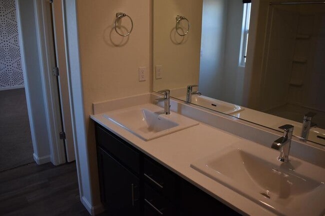 Building Photo - 703 Irma Dr