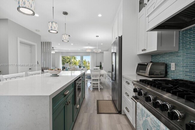 Building Photo - 112 Ave D