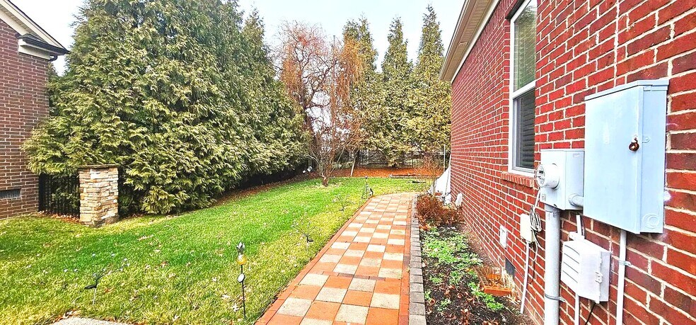 Building Photo - 1530 Bledsoe Ln
