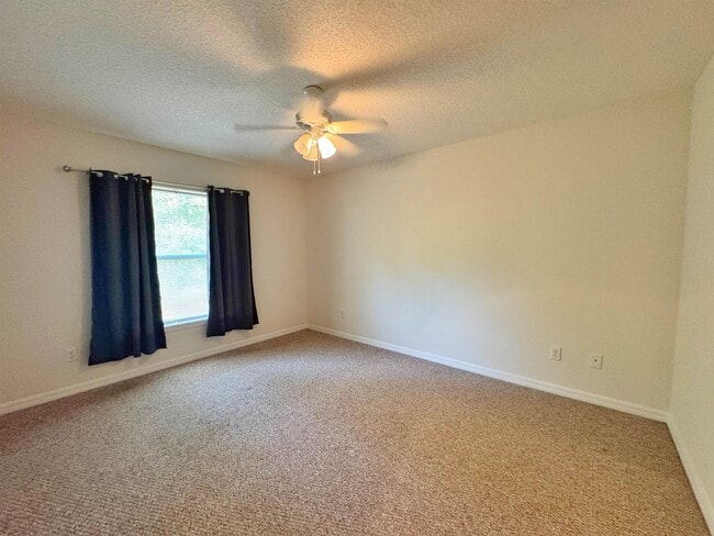 Building Photo - 932 Delcie Dr