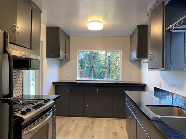 Building Photo - 648 K St