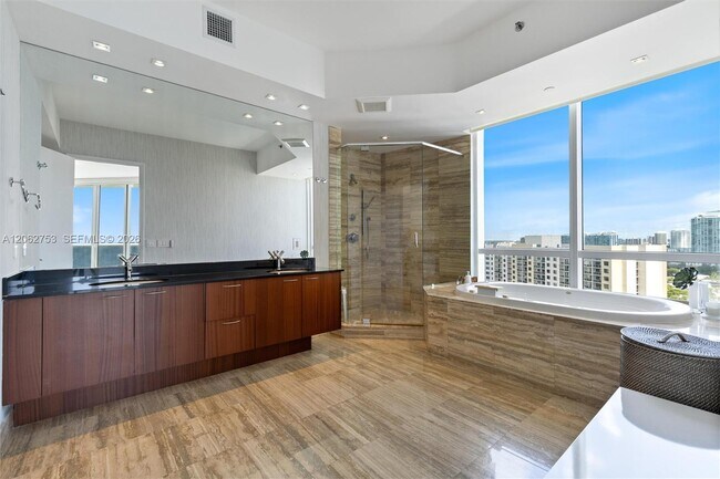 Building Photo - 15811 Collins Ave