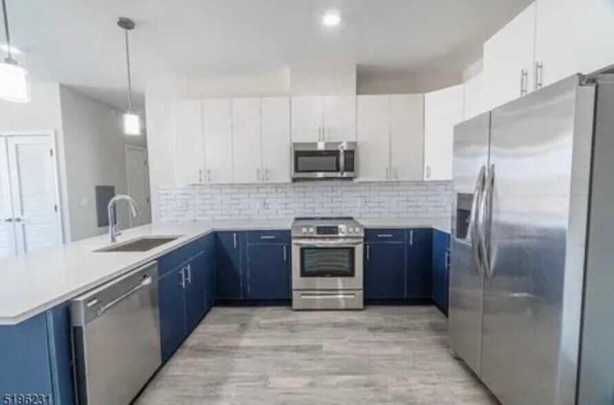 Building Photo - 9 Clark St