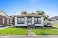 Building Photo - 420 Moss St