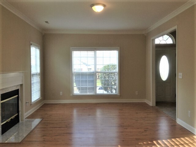 Building Photo - 8244 Chatham Oaks Dr