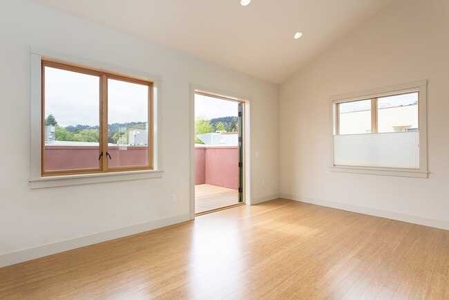 Building Photo - Available Unit In The Heart Of Elmwood!