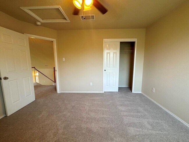Building Photo - 1005 Gentry Dr