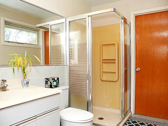 Building Photo - 3336 Overland Pass