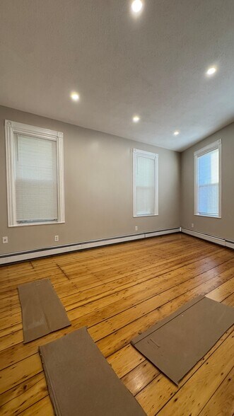 Building Photo - 62 River St