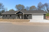 Building Photo - 921 Banner St