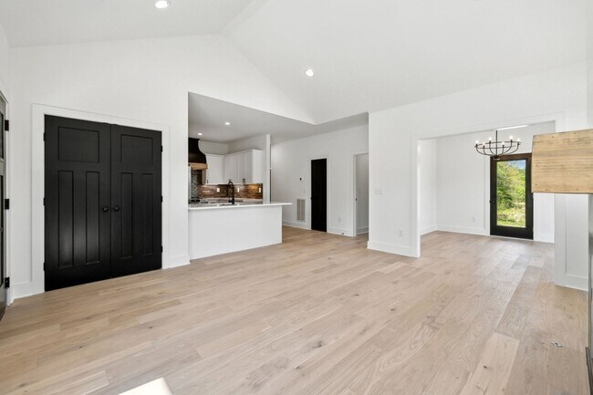 Building Photo - 827 Oconnor St