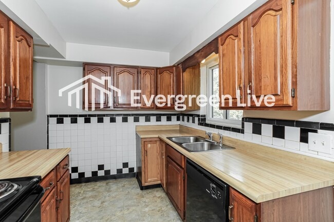 Building Photo - 2448 Banning Rd