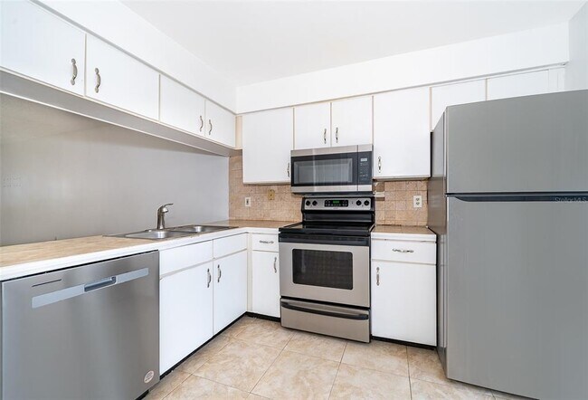 Building Photo - 3135 Enclave Ct