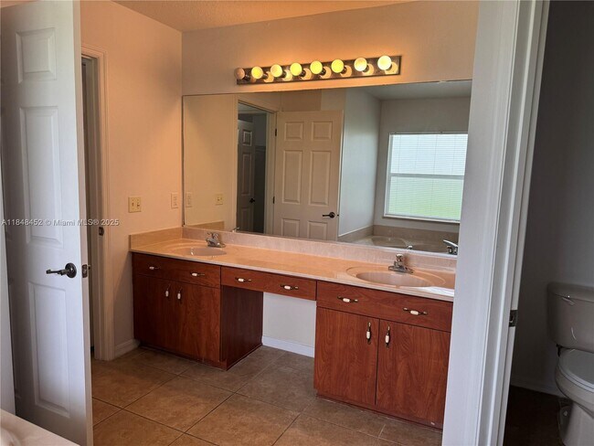 Building Photo - 13755 SW 48th Ct