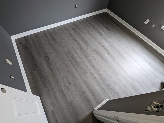 Building Photo - Room in House on Brian William Rd