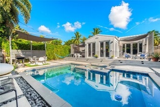 Building Photo - 738 NE 72nd Terrace