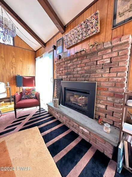 Building Photo - 402 Canoe Brook Dr