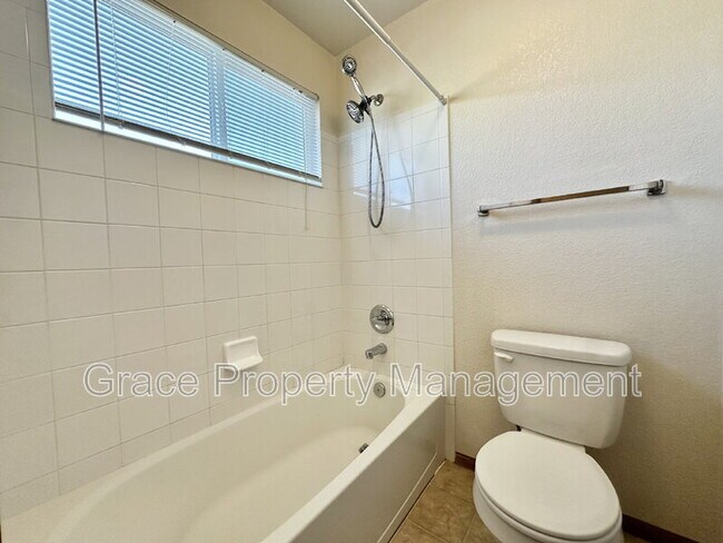 Building Photo - 2523 E 150th Pl