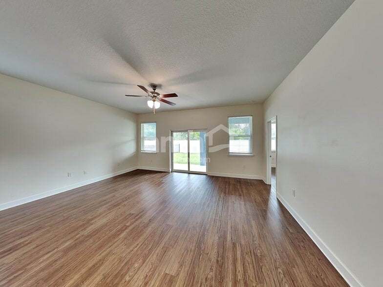 Building Photo - 323 Pine Terrace Dr