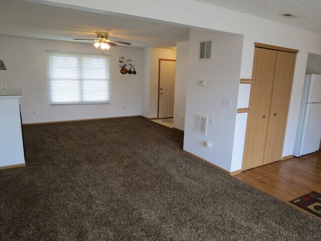 Building Photo - 4032 Grayson Dr, Obetz, OH 43207, USA