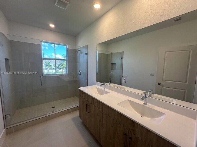 Building Photo - 17183 SW 2nd Cir