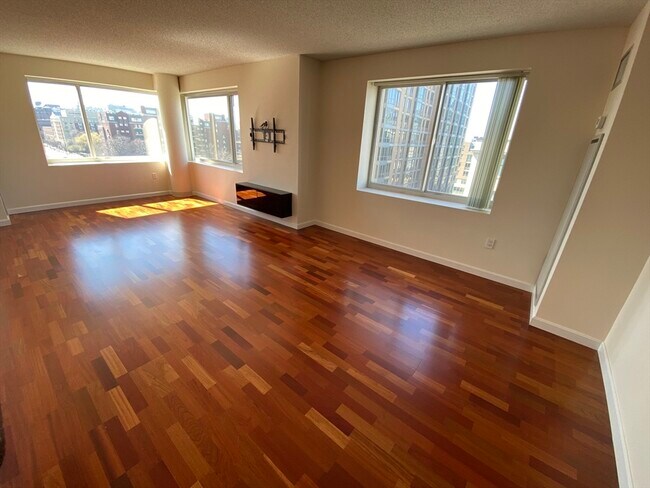 Building Photo - 8 Museum Way