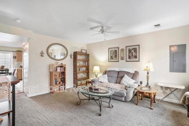 Building Photo - 121 E Rd